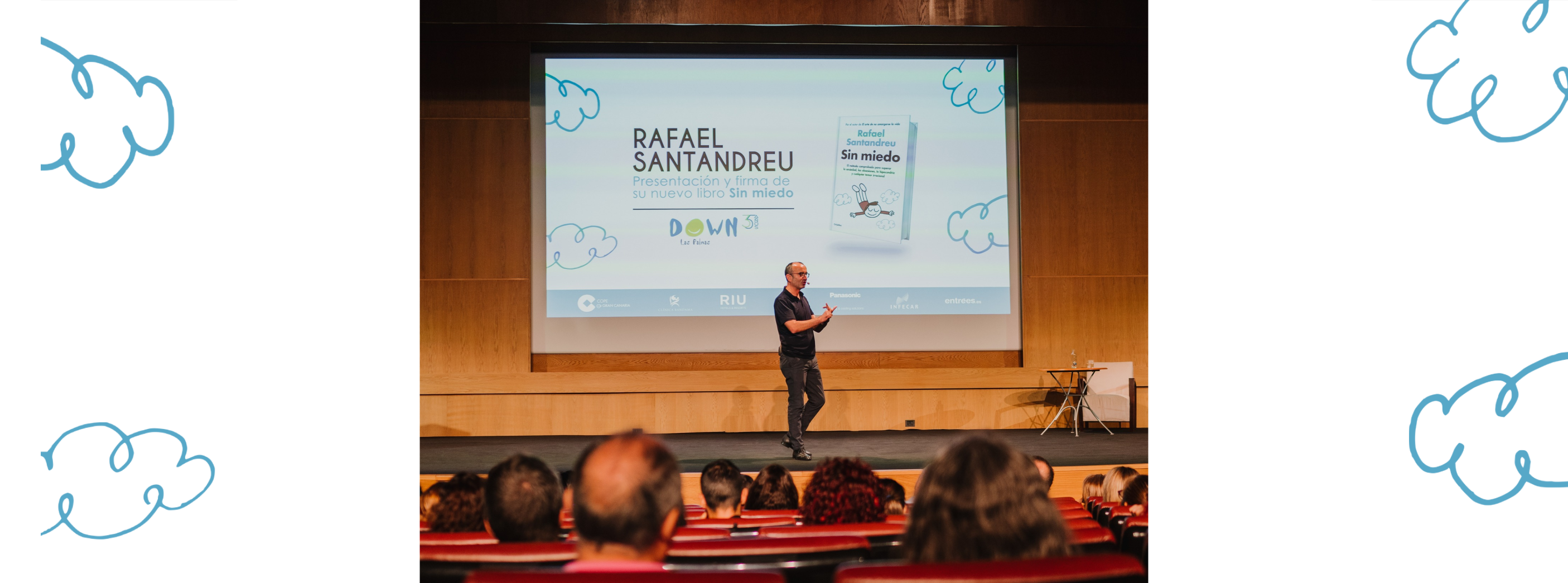 Rafael Santandreu presentando su nuevo libro "Sin Miedo" sobre el escenario