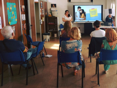 Familias participando en el taller de emociones