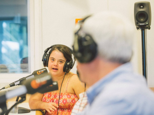 Beatriz entrevistando a Morgan